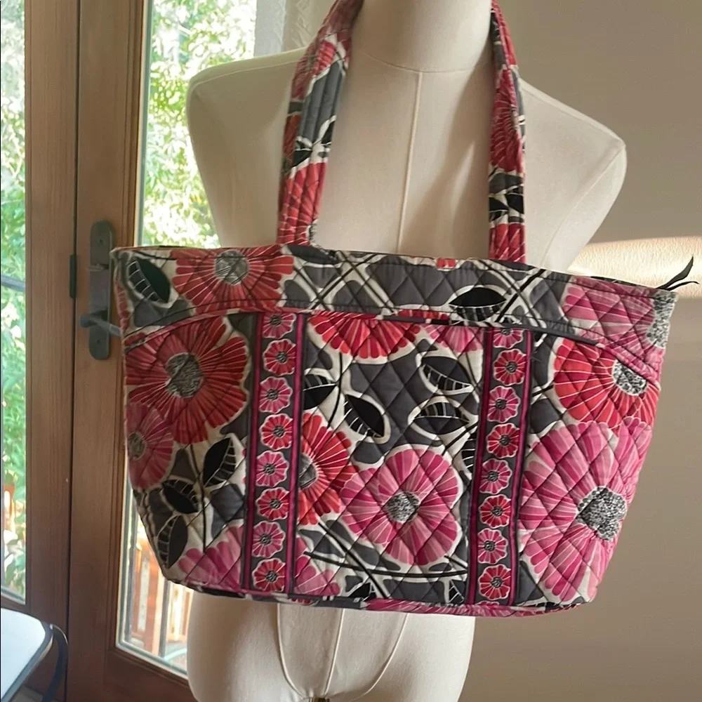 Vera Bradley HTF Cherry Blossom Floral Quilted Tote Bag - Picture 8 of 8